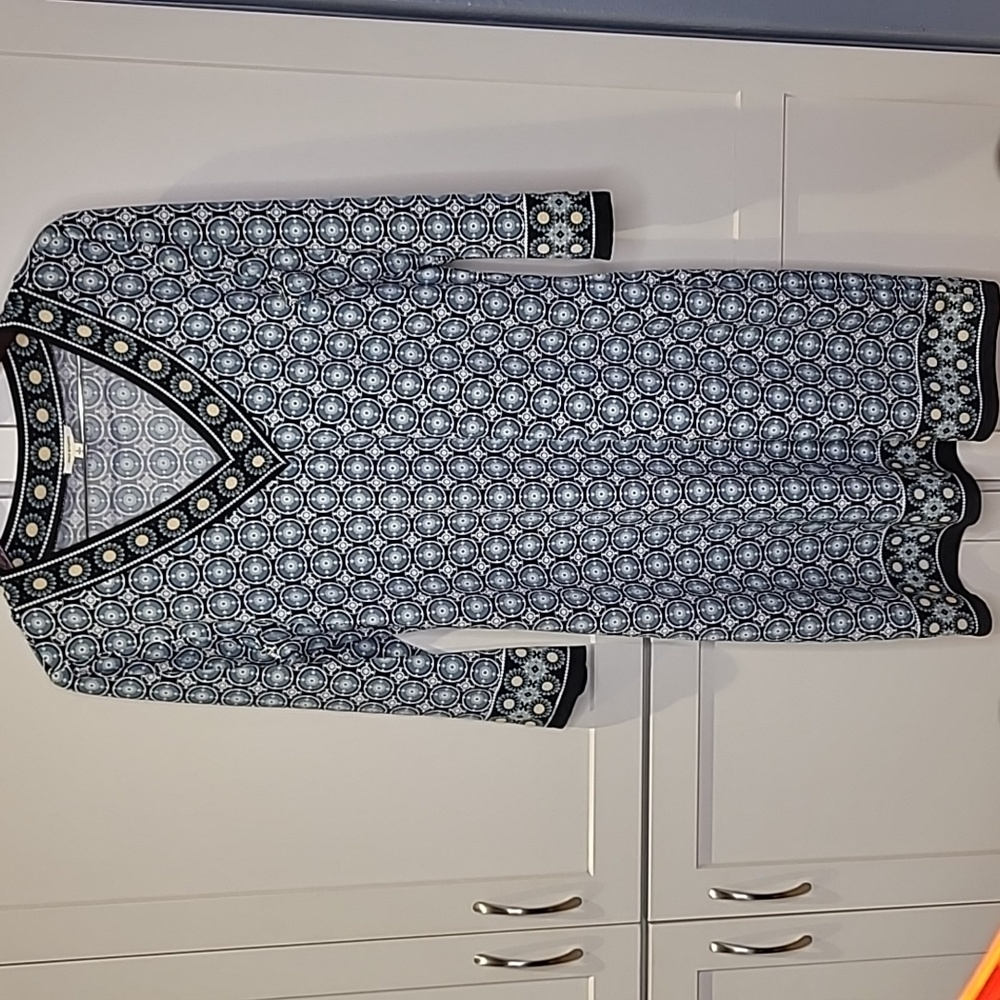 Max Studio Dress 3/4 length sleeves. Size large. Black, turquoise, yellow.